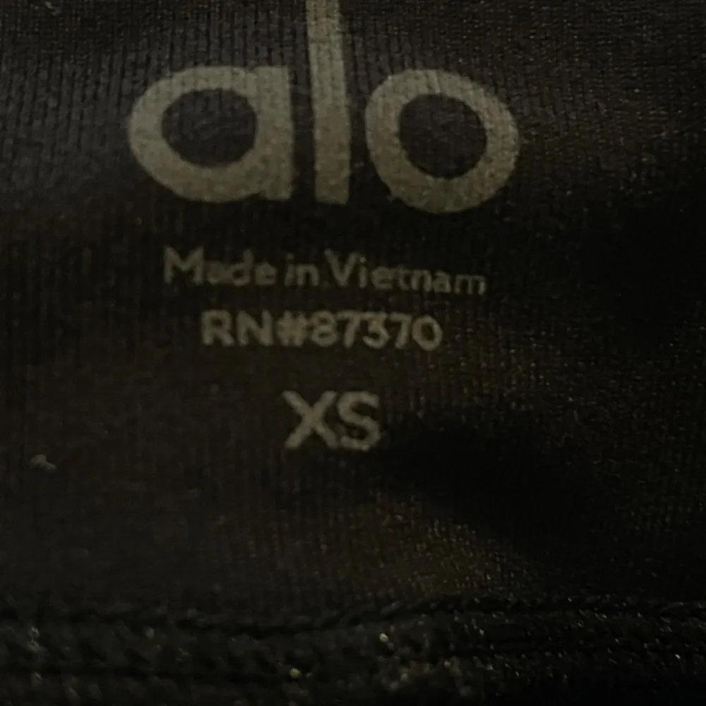 ALO Airbrush High-Waist Flutter Leggings black